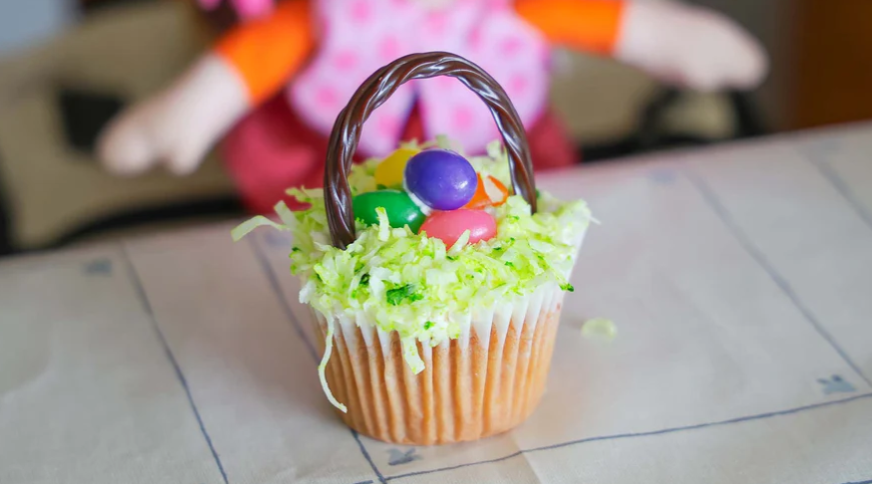 Easy and Colorful Easter Basket Cupcakes